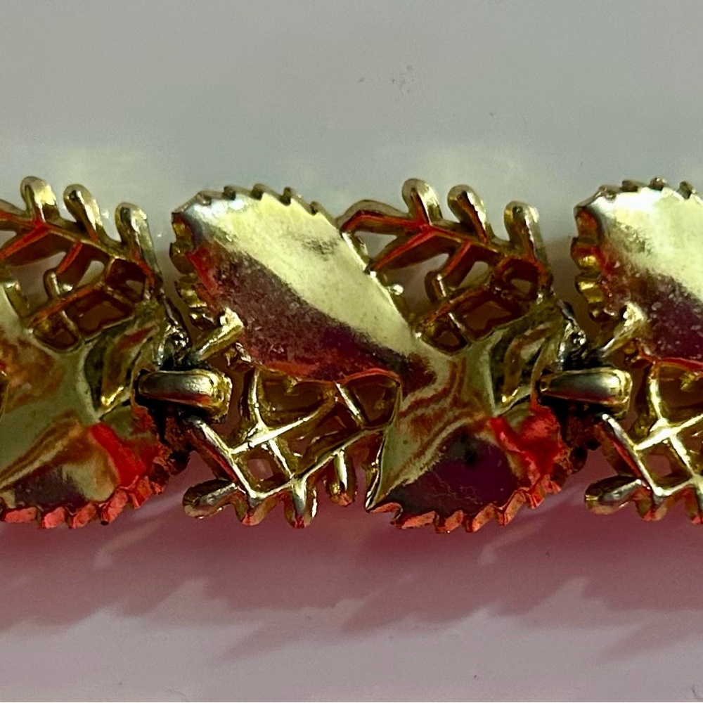 EXQUISITE Crown TRIFARI grape leaf heavy vintage bracelet - Picture 4 of 5